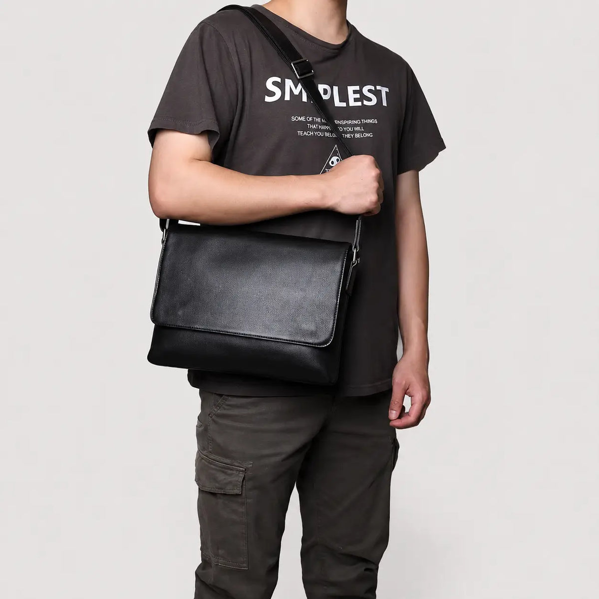 Don Compact Leather Messenger